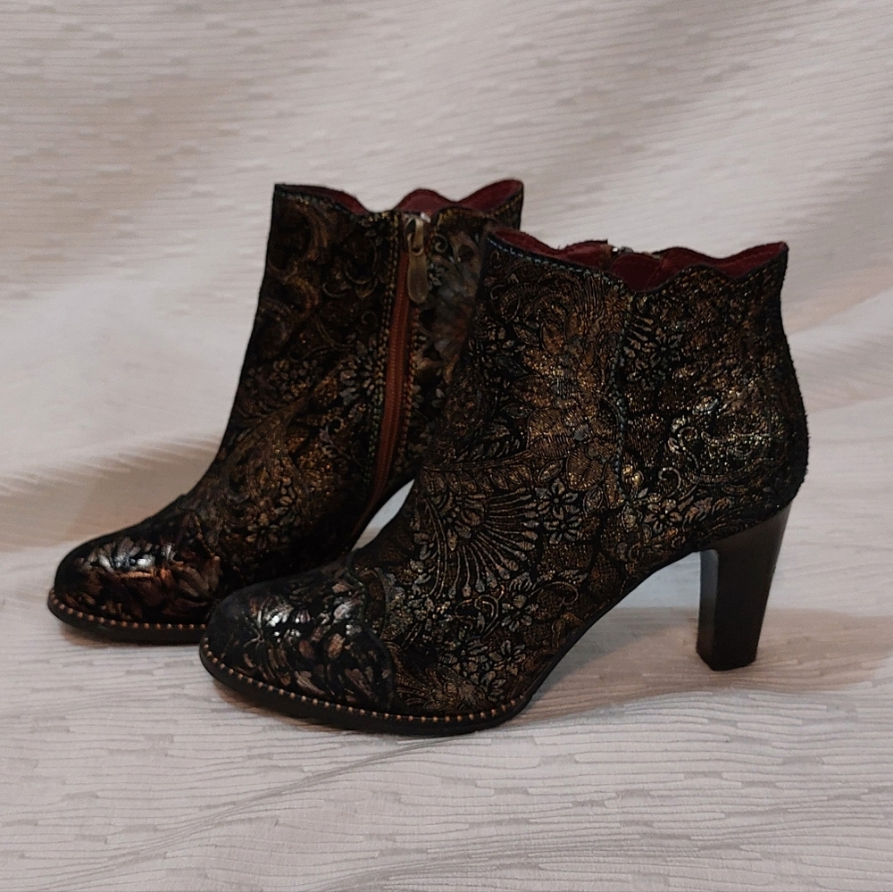 Women's Black & Bronze Floral Embossed Ankle Booties
